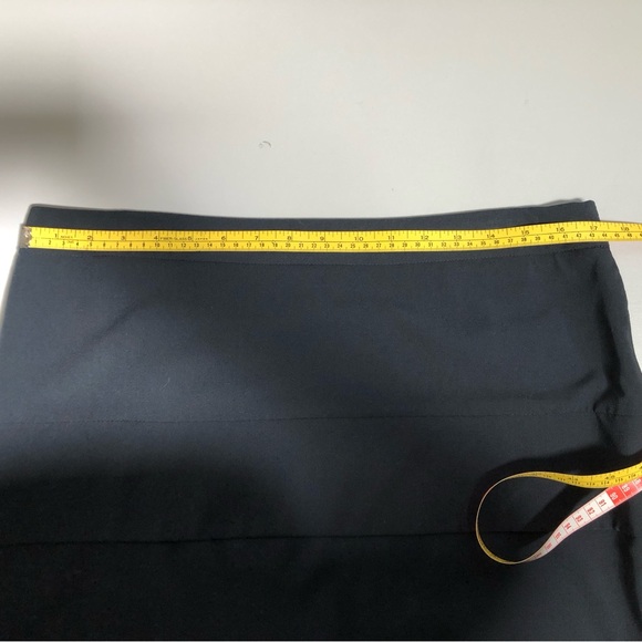 Larry Levine Stretch Tiered Black Skirt, Sz 12 - Picture 7 of 12